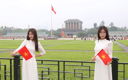 Dậy từ 4h để ghé thăm Lăng Bác trước ngày đại lễ 30/4: Tưởng là sớm, ai ngờ đã thấy "biển" người cũng đến cùng giờ!