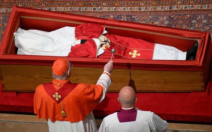 Tiết lộ những vật phẩm được an táng cùng cố Giáo hoàng Francis