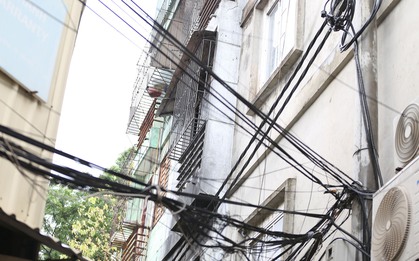 Vụ cháy nhà khiến 3 người chết ở Hà Nội: Người dân không thể tiếp cận vào cứu người vì 1 chi tiết đau lòng