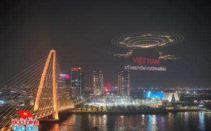 Cận cảnh 10.500 drone trình diễn mừng đại lễ 30/4 trên bầu trời TP.HCM