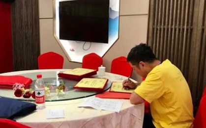 Mừng con đỗ đại học, người đàn ông mở 40 mâm cỗ nhưng chỉ 6 người có mặt: Chẳng dám trách, còn phải vội đi xin lỗi