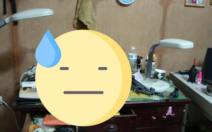 Bức ảnh chụp góc học tập của một nữ sinh trung học để lộ chi tiết gây rùng mình