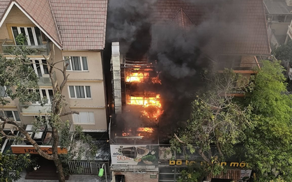Hà Nội: Cháy lớn tại quán lẩu trên phố Lưu Hữu Phước, người dân hoảng loạn tháo chạy