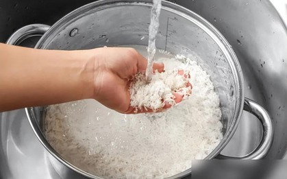 Nên dùng nước nóng hay nước lạnh để nấu cơm tốt hơn? Hôm nay tôi mới phát hiện ra sự thật!