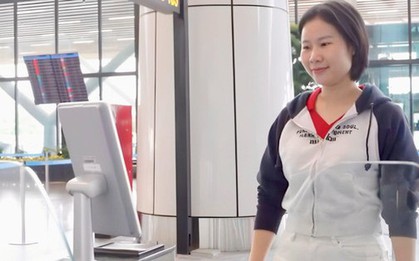 Trải nghiệm làm thủ tục bay dễ dàng bằng sinh trắc học trên VNeID tại Nội Bài