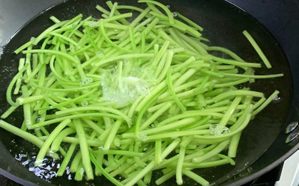 Đừng chỉ ăn củ, lá của cây này cũng là loại rau quý như "nhân sâm người nghèo", ở Việt Nam nhiều vô kể