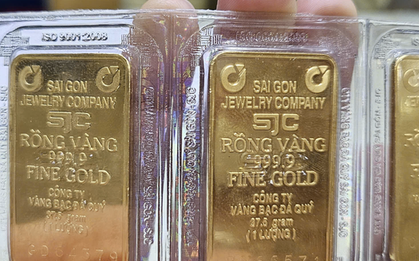 Giá vàng miếng SJC và vàng nhẫn chưa ngừng đà giảm sốc