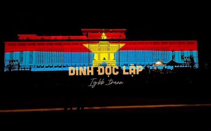50 năm mới có 1 lần, màn trình diễn 3D Mapping tái hiện lịch sử tại Dinh Độc Lập khiến dân tình rưng rưng: "Hoà bình đẹp quá"
