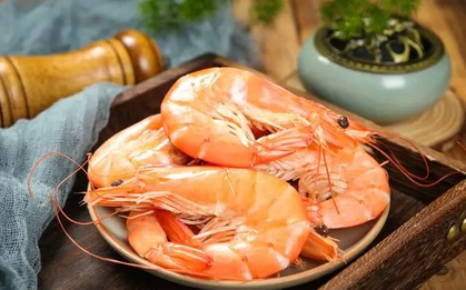 Khi luộc tôm, có 1 điều "cấm kị" khiến tôm khô cứng, mất vị tươi ngon nhưng nhiều người mắc phải