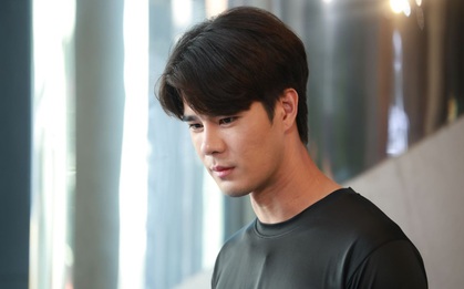 Mở lồng bàn thấy mâm cơm đạm bạc, chồng tức giận hất đổ cả bàn ăn, bố chồng liền đưa cho 1 tờ giấy làm anh ấy sợ tái mặt