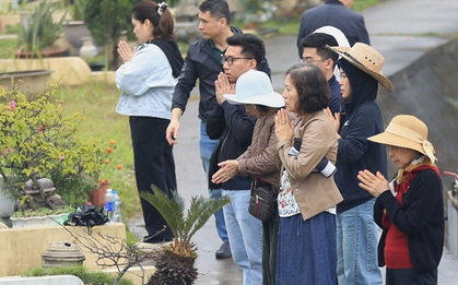 Người dân Hà Nội đi tảo mộ ngày Tết Thanh minh, nhiều người hối hận vì chưa kịp nói “con yêu bố mẹ nhiều lắm”