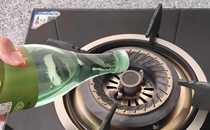Đổ giấm trắng lên bếp gas - bí kíp "vàng ròng" khiến tôi tiếc đứt ruột vì biết muộn