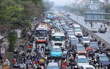 Hết lễ: Người dân ùn ùn trở lại thành phố sau kỳ nghỉ Giỗ Tổ Hùng Vương