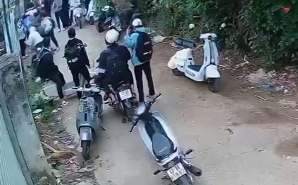 Nữ sinh lớp 10 bị bạn khác trường đánh túi bụi