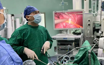 Cô gái 28 tuổi bị axit dạ dày "ăn mòn lên đến cổ" vì thứ nước nhiều người uống mỗi ngày