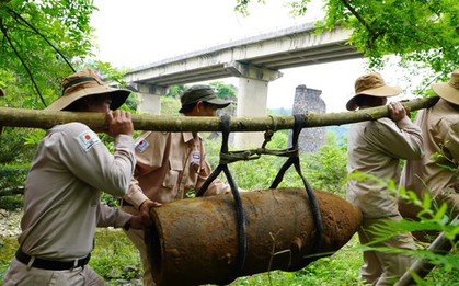 Tận thấy quả bom nặng 360kg vừa phát hiện tại Quảng Bình