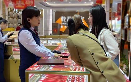 Người phụ nữ chi 1,3 tỷ đồng mua vàng, 4 năm sau mang đi bán lại thì bị tiệm vàng khởi kiện, tòa tuyên bố: Người bán phải đền 4 tỷ đồng