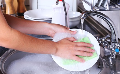 4 kiểu rửa bát càng rửa càng bẩn, tự nuôi mầm bệnh: Tưởng “biết rồi, khổ lắm, nói mãi” nhưng nhiều người vẫn sai