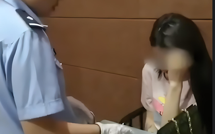 Nữ thủ quỹ phát hiện tài khoản công ty mất 6,5 tỷ đồng, "ngã ngửa" khi tiền chảy vào tài khoản con gái