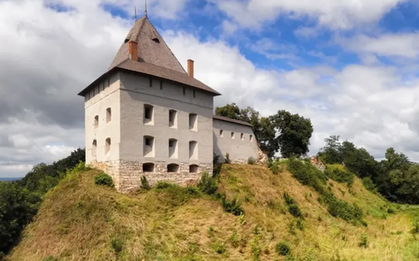 Bí ẩn căn phòng bị bịt kín 300 năm dưới lâu đài Ukraine