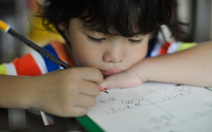 Một kiểu dạy con khiến trẻ "ngoan bất thường" nhưng ẩn chứa nguy cơ bùng nổ cảm xúc, nhiều gia đình đang mắc phải
