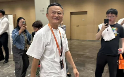 Jack Ma bất ngờ tái xuất
