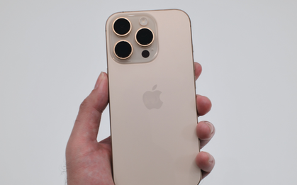 Kỷ niệm 20 năm, iPhone sẽ có phiên bản toàn kính, trong suốt