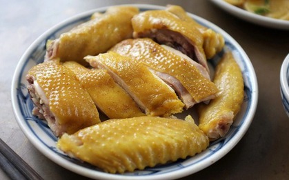 Vì sao gà luộc để lâu có "mùi cũ hâm lại"?