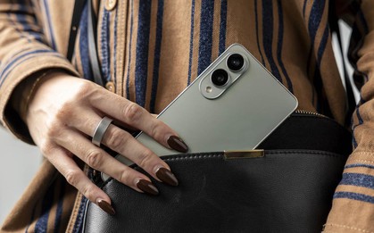 Samsung ra mắt smartphone mỏng hơn tập vở, giá từ 29,99 triệu đồng
