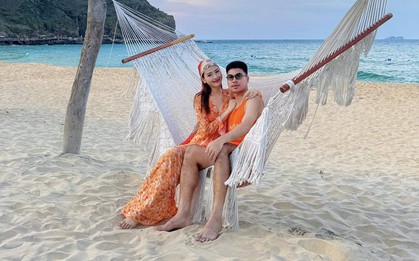 Đỏ mặt với hành động thân mật quá đà của MC Huyền Trang Mù Tạt và bạn trai cầu thủ nổi tiếng