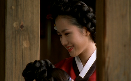 Son Ye Jin 20 tuổi đẹp kinh diễm trong tạo hình kỹ nữ: Thoáng lộ gáy thôi mà khán giả đã xuyến xao