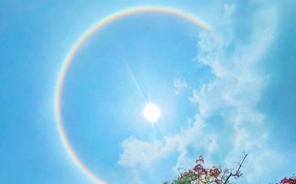 Hào quang mặt trời xuất hiện ở Hà Nội, ngàn người chiêm bái xá lợi Phật xúc động