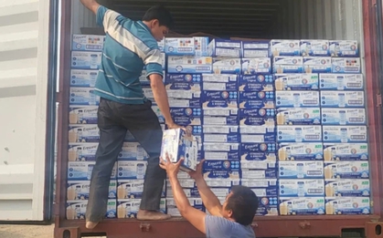 Khởi tố một cán bộ hải quan tiếp tay buôn lậu hơn 4.000 thùng sữa từ Mỹ về Việt Nam
