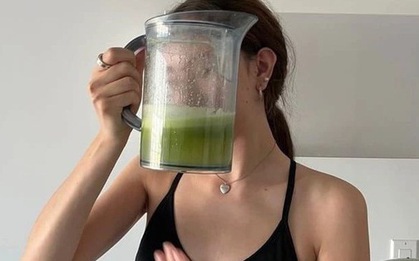 Đi nắng về uống ngay cốc nước xanh này: Nguyên liệu là rau của mọi nhà, phục hồi da và tóc bị cháy nắng