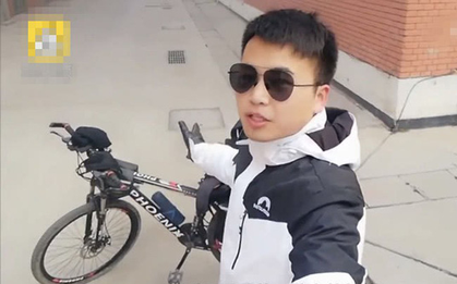 Thông báo họp lớp nhưng không ai rep, "lớp trưởng của năm" đích thân đạp xe 1500km, đến thăm nhà từng thành viên trong lớp