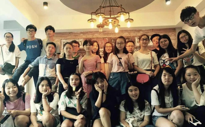 Đi họp lớp, bạn học đại gia "khoe của", còn tôi nói nợ 700 triệu: Sáng hôm sau tôi 1 nhận tin nhắn mà cả đời khó quên