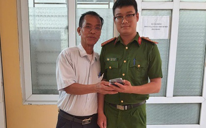 Phát hiện người đàn ông U70 đang quét sinh trắc học để chuyển khoản 74 triệu có biểu hiện lạ, công an phường lập tức can thiệp trước khi giao dịch hoàn tất