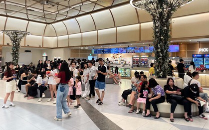 Hà Nội: Người dân đổ đến các Trung tâm Thương mại để tránh nắng 33°C trong kỳ nghỉ lễ 30/4 - 1/5