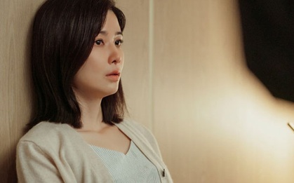 Đoán đúng mật khẩu điện thoại con gái, tôi mở ra rồi chết lặng với loạt biểu cảm của nó trong nhóm chat lạ