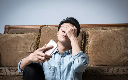 Cống hiến 10 năm đột ngột bị sa thải, ngày rời đi, sếp đưa cho tôi một phong bì: Bên trong không phải tiền mà là thứ còn bất ngờ hơn