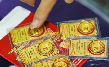 Giá vàng hôm nay 22/5: Tiếp tục tăng mạnh, lấy lại mốc 3.300 USD/ounce