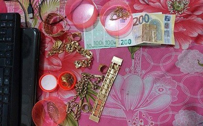 Giấu vàng 6 lượng vàng rồi diễn kịch bị cướp trước mặt vợ