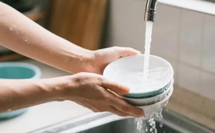 5 sai lầm khi rửa bát khiến cả gia đình mắc ung thư, nhiều người không hay biết vẫn làm mỗi ngày, nhất là cái số 3