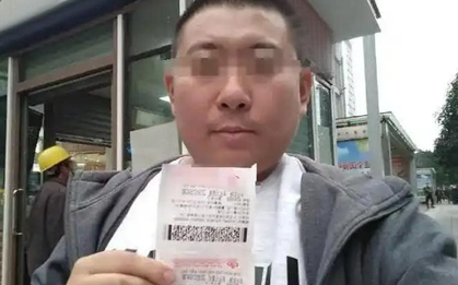 Người đàn ông trúng xổ số 360 triệu đồng trong 2 năm nhưng lại nói thà không trúng còn hơn, bí mật trúng số bị phanh vui