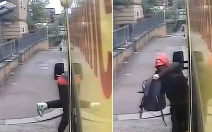 Khoảnh khắc tên trộm táo tợn đập kính xe cấp cứu lấy đồ của nhân viên y tế