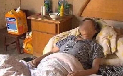 Bệnh liệt giường vẫn phải có mặt để quét sinh trắc học và rút sổ tiết kiệm 180 triệu, bà cụ qua đời sau 2 tiếng chờ đợi: Ngân hàng Trung Quốc lên tiếng nói “sự thật”?