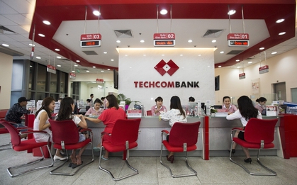 Vietcombank, Techcombank… tạm ngừng giao dịch rút, chuyển tiền với các khách hàng này