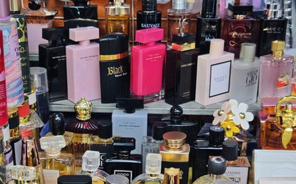 Bên trong khu chợ bán đồ gắn mác Dior, Gucci, Adidas giá vài chục nghìn đồng