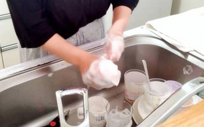 Sai lầm khi rửa bát này nhiều người mắc phải độc hại như "uống thuốc trừ sâu"