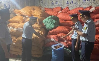 Phát hiện gần 8 tấn chân gà 'bẩn' đang chờ tiêu thụ tại Quảng Ninh